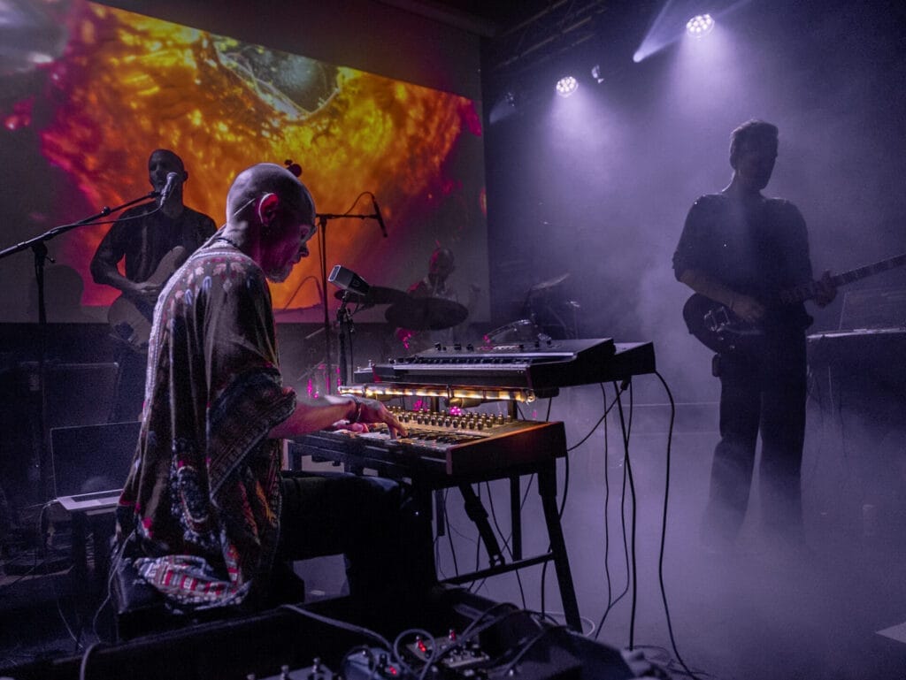 Meadows & io leverte spektakulær audiovisuell spacerock!